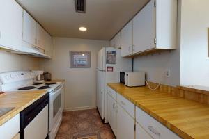 Sea Colony Ocean 7th floor condo with free WiFi elevator & tennis court