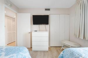 Sea Colony oceanfront 2nd floor condo with pool & elevator