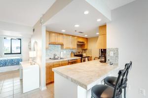Sea Colony oceanfront 2nd floor condo with pool & elevator