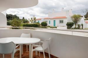 Prainha 2BR Stay | Pool & Beach Access