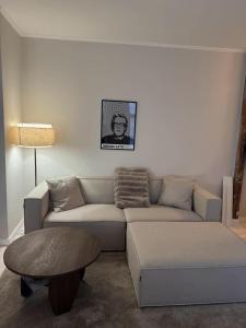 Modern 1BR In Prime Downtown Location