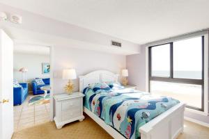 Sea Colony Ocean 7th floor condo with gym balcony & tennis court