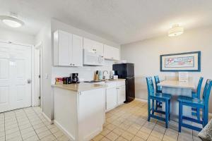 Oceanfront studio with lovely views AC & great location - dogs welcome