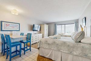 Oceanfront studio with lovely views AC & great location - dogs welcome