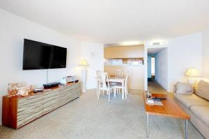 Oceanfront condo with ocean view private washer & dryer central AC and pool access