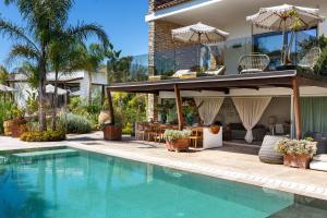 Flora Jungle Retreat by Perle di Puglia