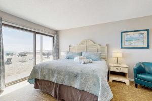 Oceanfront studio suite with amazing views patio & AC - dogs welcome