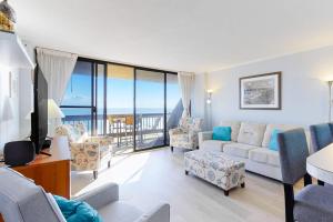 Wonderful Condo Located Right on the Beach with Shared Pool & Sauna Free WiFi