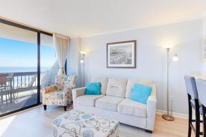 Wonderful Condo Located Right on the Beach with Shared Pool & Sauna Free WiFi