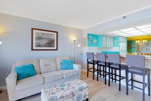 Wonderful Condo Located Right on the Beach with Shared Pool & Sauna Free WiFi