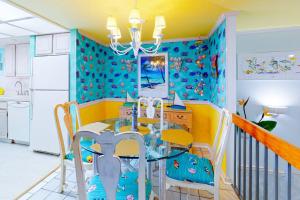 Wonderful Condo Located Right on the Beach with Shared Pool & Sauna Free WiFi