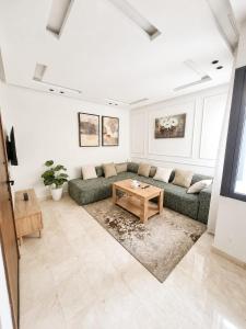 Stylish & Cosy Stay Near CFC