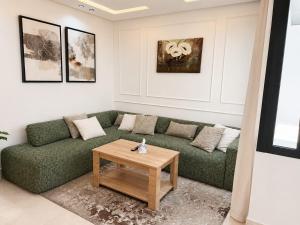 Stylish & Cosy Stay Near CFC