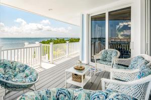 CJ286FLR LUX-Parrotfish Point