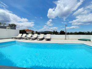 Villetta Borgo Bianco 2 con piscina in condivisione