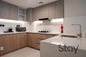 Sunlit 2BR Wellness Apt with Free Massage JVT