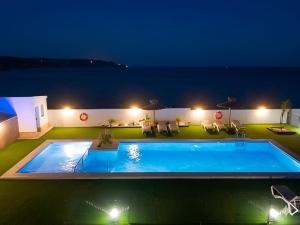 Apartamento con piscina compartida y parking gratis cerca de Tartessus