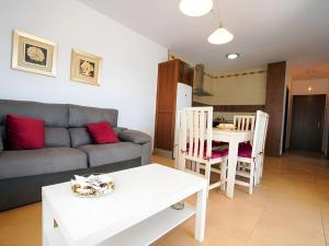 Apartamento con piscina compartida y parking gratis cerca de Tartessus