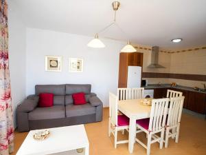 Apartamento con piscina compartida y parking gratis cerca de Tartessus