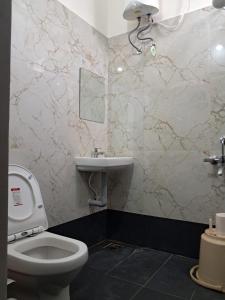 Fully Furnished - 2BHK Flat Near Rajiv Gandhi Sqr