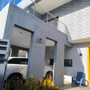 Modern Luxury Villa Near Downtown