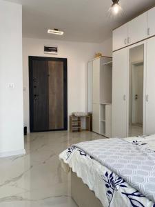Apartment Amelia - steps to the central beach