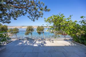 Sea Garden Apartment