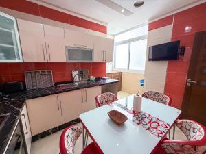 Abraj Dubai - Premium 3BR Stay in Heart of Larache