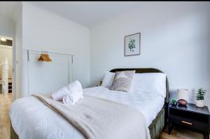 Stylish 2 Bed Flat in East London