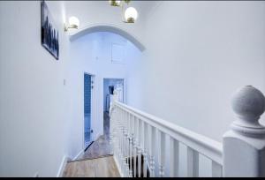 Stylish 2 Bed Flat in East London