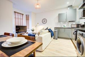 Stylish 2 Bed Flat in East London
