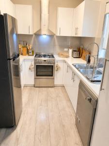 REST Boutique 4BR & Spa, City View, CBD, Shops & Beach