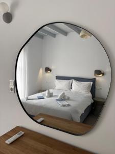 Nikolas Rooms