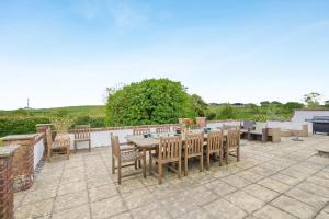 6 Bed in Hersham oc-t29211