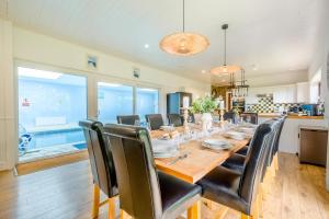 6 Bed in Hersham oc-t29211