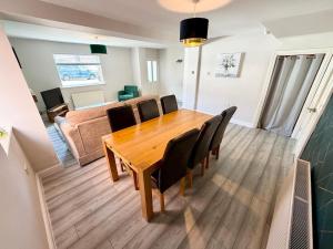 Modern 3BR with Parking -Contractor Friendly