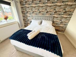 Modern 3BR with Parking -Contractor Friendly