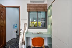 Central 1 Bedroom Apt with Balcony at District 1