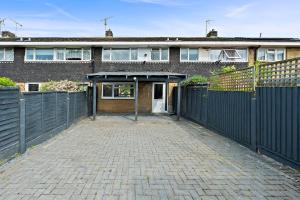 Cozy 3-Bed House Basildon