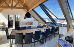 Stunning seaside view appartment with pool