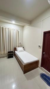 Seven Miles Hotel