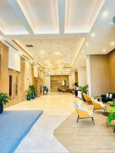 23F Luxury Condo Viewing Halong Bay Water Music
