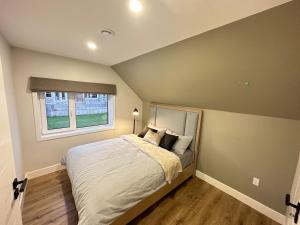 Opulence Suite-Luxury New Build with Riverview