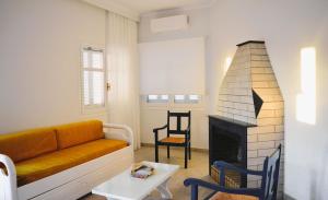 Tarmaros Living Spacious Home and Private Pool