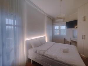 Tarmaros Living Spacious Home and Private Pool