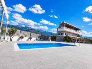 Tarmaros Living Spacious Home and Private Pool