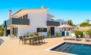 Villa Solarys - Moradia Moderna com Piscina Aquecível em Albufeira