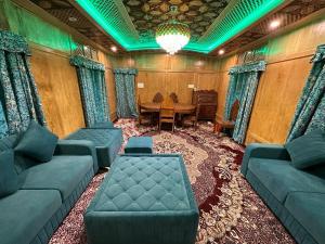 Smith Palace Group Of Houseboats