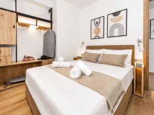 Feta Breeze Seaside Apartment 60-sec Walk to the Beach