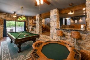 Pub, Hot Tub, Game Room, Monkey Island Waterfront